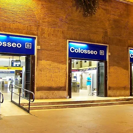 Vacanze Romane Colosseo * Rom